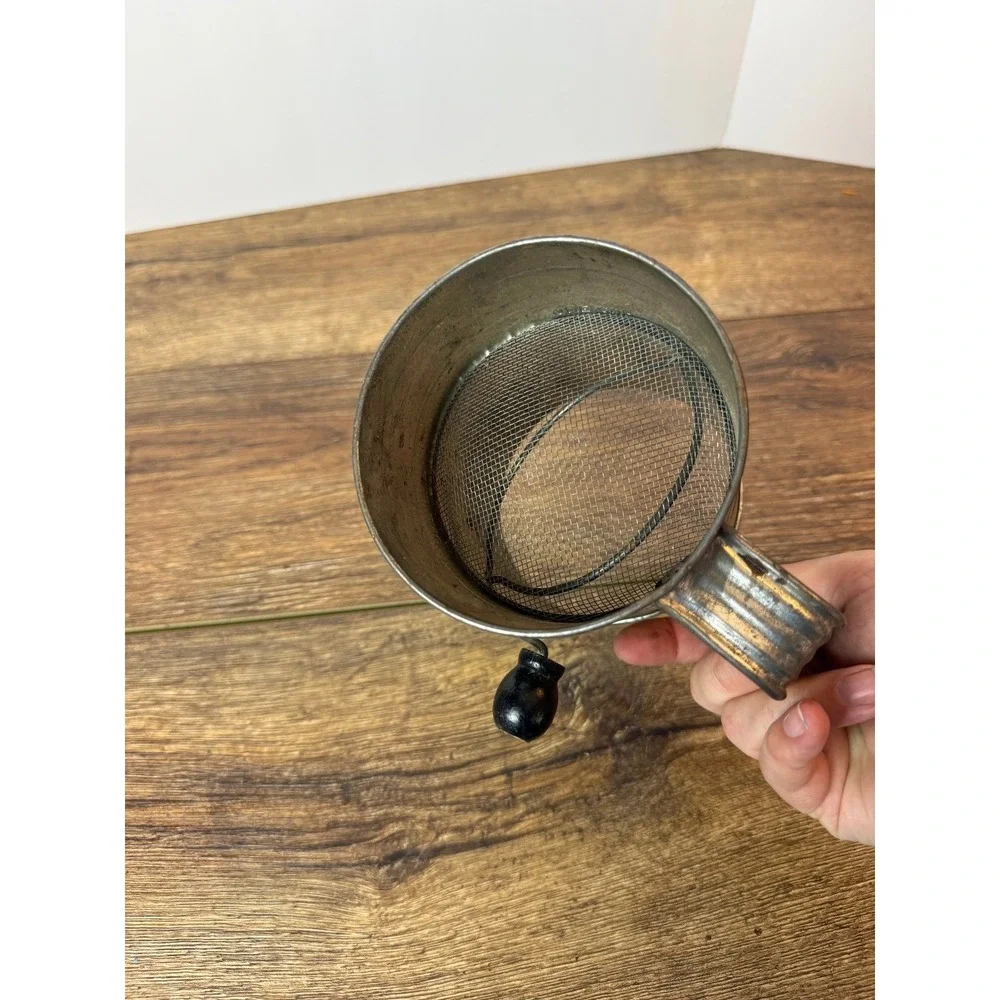 Vintage Bromwells Measuring Sifter 3‎ Cup Flour Sifter Kitchen Baking Tool